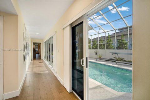 Villa ou maison à vendre à South Miami, Floride: 6 chambres, 300.63 m2 № 1075566 - photo 8