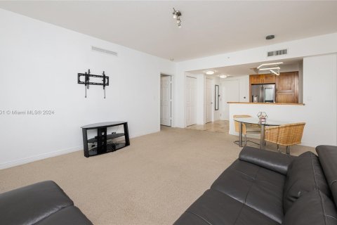 Condo in Hallandale Beach, Florida, 1 bedroom  № 1394808 - photo 20