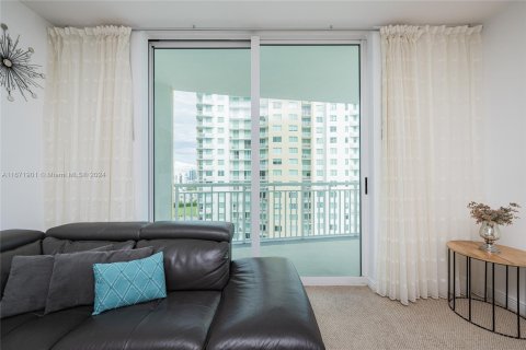 Condo in Hallandale Beach, Florida, 1 bedroom  № 1394808 - photo 6