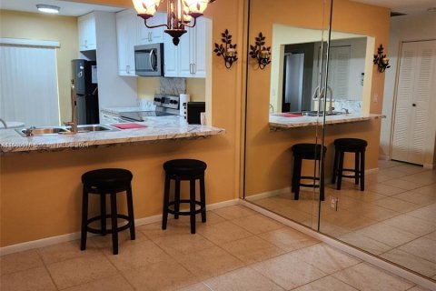 Condo in St. Lucie, Florida, 2 bedrooms  № 1216689 - photo 4