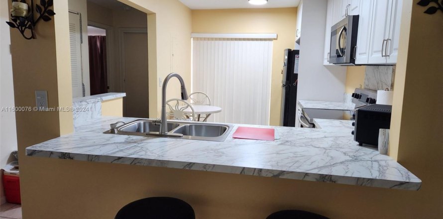 Condo in St. Lucie, Florida, 2 bedrooms  № 1216689