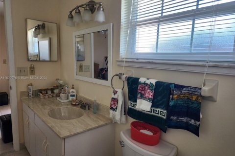 Condo in St. Lucie, Florida, 2 bedrooms  № 1216689 - photo 19