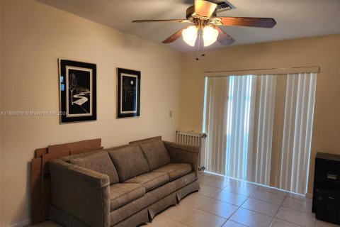 Condo in St. Lucie, Florida, 2 bedrooms  № 1216689 - photo 11