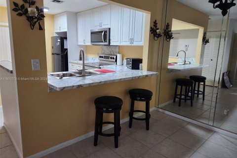 Condo in St. Lucie, Florida, 2 bedrooms  № 1216689 - photo 3