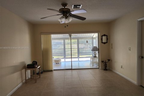 Condo in St. Lucie, Florida, 2 bedrooms  № 1216689 - photo 16