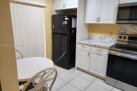 Condo in St. Lucie, Florida, 2 bedrooms  № 1216689 - photo 24