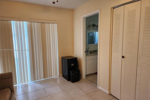 Condo in St. Lucie, Florida, 2 bedrooms  № 1216689 - photo 10