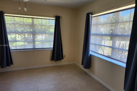 Condo in St. Lucie, Florida, 2 bedrooms  № 1216689 - photo 15