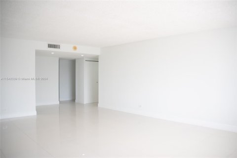 Condo in Sunny Isles Beach, Florida, 2 bedrooms  № 1042917 - photo 8