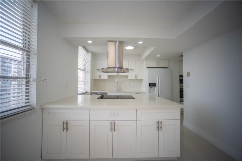 Condo in Sunny Isles Beach, Florida, 2 bedrooms  № 1042917 - photo 22