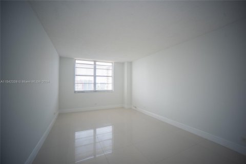 Condo in Sunny Isles Beach, Florida, 2 bedrooms  № 1042917 - photo 28