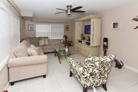 Townhouse in Palm City, Florida 2 bedrooms, 127.65 sq.m. № 1041065 - photo 21