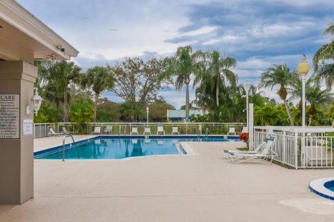 Townhouse in Palm City, Florida 2 bedrooms, 127.65 sq.m. № 1041065 - photo 2