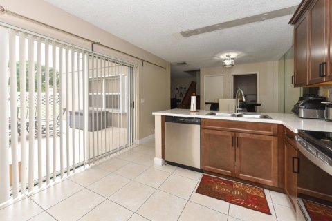 Townhouse in Palm City, Florida 2 bedrooms, 127.65 sq.m. № 1041065 - photo 25