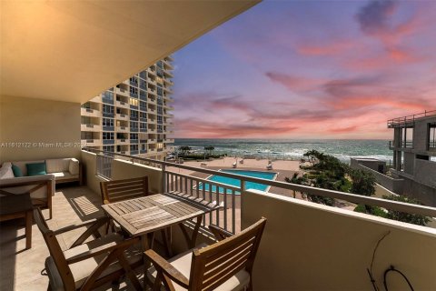 Copropriété à vendre à Hallandale Beach, Floride: 2 chambres, 132.11 m2 № 1234661 - photo 23