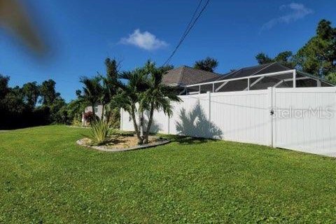 House in North Port, Florida 3 bedrooms, 191.66 sq.m. № 1373504 - photo 21