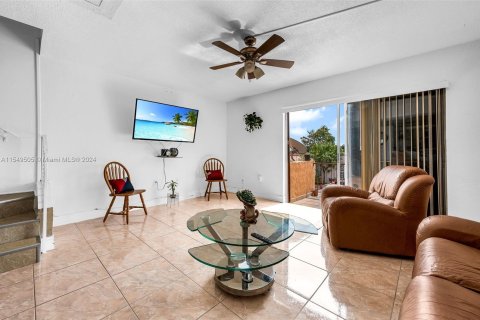 Copropriété à vendre à Hialeah, Floride: 2 chambres, 98.66 m2 № 1060600 - photo 6
