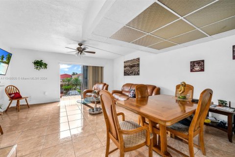 Copropriété à vendre à Hialeah, Floride: 2 chambres, 98.66 m2 № 1060600 - photo 5
