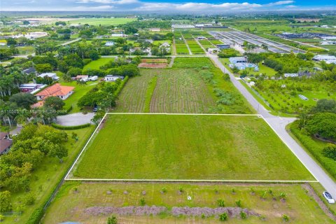 Commercial property in Homestead, Florida № 1360700 - photo 1