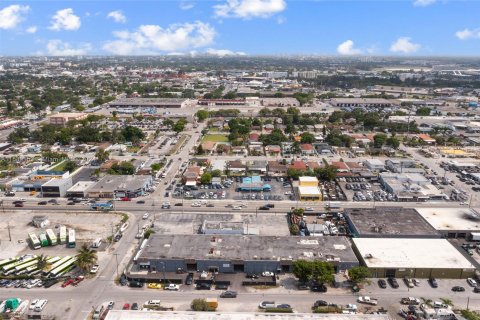 Propiedad comercial en venta en Miami, Florida № 1227420 - foto 3