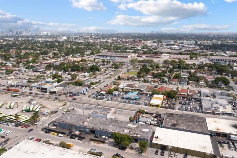 Propiedad comercial en venta en Miami, Florida № 1227420 - foto 5