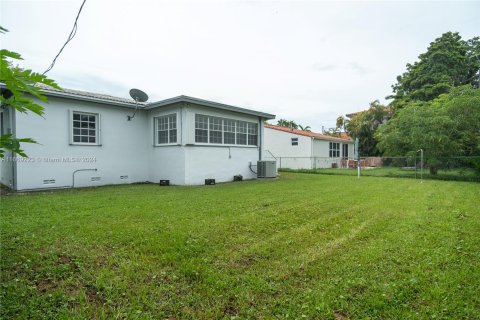 House in Miami, Florida 2 bedrooms, 123.93 sq.m. № 1386027 - photo 13