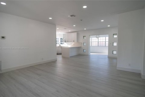 Villa ou maison à vendre à Miami, Floride: 2 chambres, 123.93 m2 № 1386027 - photo 4