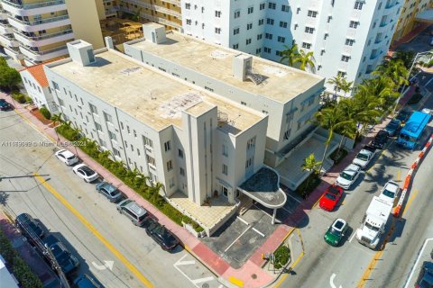 Condo in Miami Beach, Florida, 1 bedroom  № 1385981 - photo 11