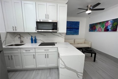 Condo in Miami Beach, Florida, 1 bedroom  № 1385981 - photo 13