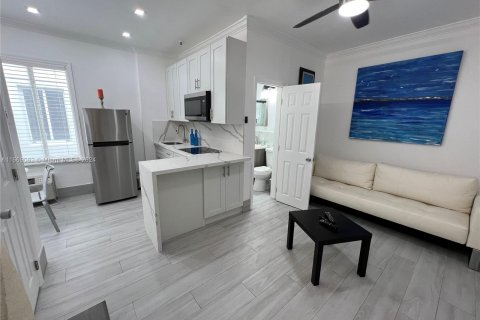 Condo in Miami Beach, Florida, 1 bedroom  № 1385981 - photo 2