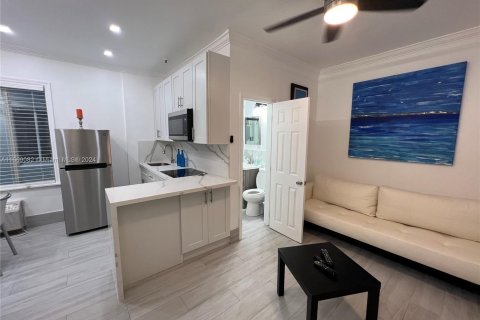 Condo in Miami Beach, Florida, 1 bedroom  № 1385981 - photo 26