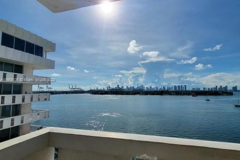 Condo in Miami Beach, Florida, 1 bedroom  № 1385932 - photo 11