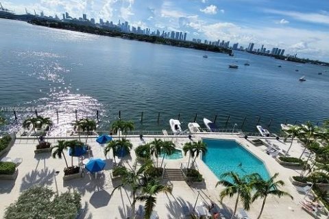 Condo in Miami Beach, Florida, 1 bedroom  № 1385932 - photo 2