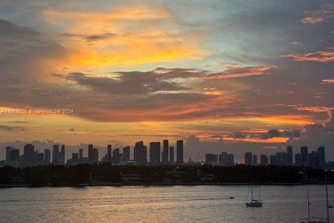 Condo in Miami Beach, Florida, 1 bedroom  № 1385932 - photo 14