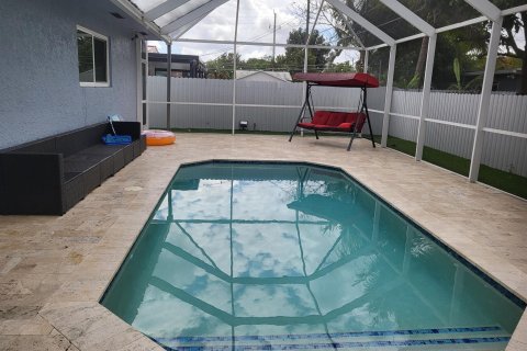 House in Miramar, Florida 4 bedrooms, 143.81 sq.m. № 1055028 - photo 5