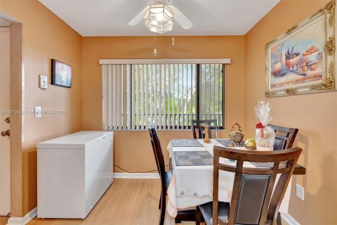 Condo in Tamarac, Florida, 2 bedrooms  № 1396823 - photo 6