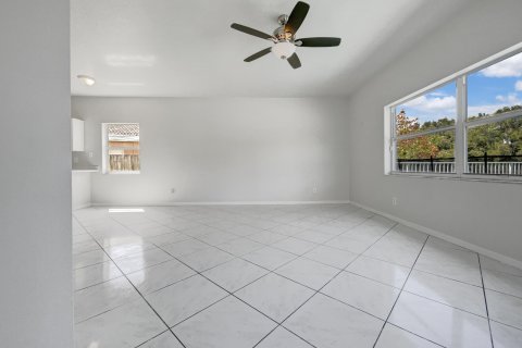 House in Pembroke Pines, Florida 5 bedrooms, 229.93 sq.m. № 1059992 - photo 23