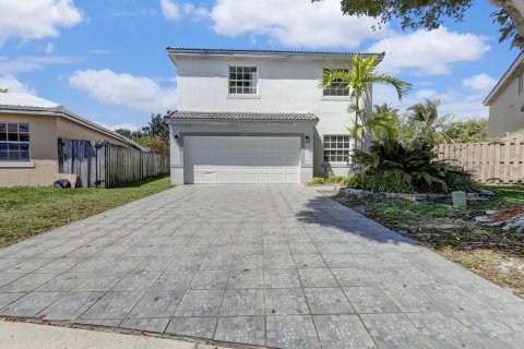 House in Pembroke Pines, Florida 5 bedrooms, 229.93 sq.m. № 1059992 - photo 24