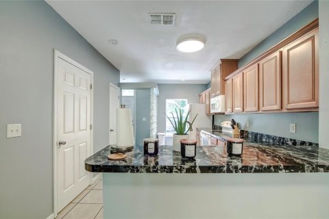 Touwnhouse à vendre à Tampa, Floride: 2 chambres, 121.24 m2 № 1334400 - photo 9