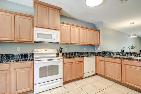 Townhouse in Tampa, Florida 2 bedrooms, 121.24 sq.m. № 1334400 - photo 12