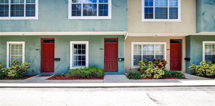 Townhouse in Tampa, Florida 2 bedrooms, 121.24 sq.m. № 1334400