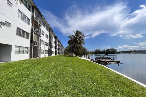 Copropriété à vendre à Deerfield Beach, Floride: 2 chambres, 111.48 m2 № 1056972 - photo 7