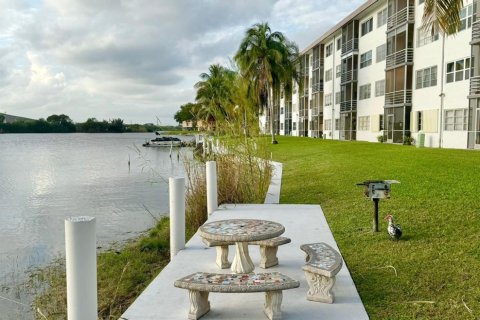 Copropriété à vendre à Deerfield Beach, Floride: 2 chambres, 111.48 m2 № 1056972 - photo 16