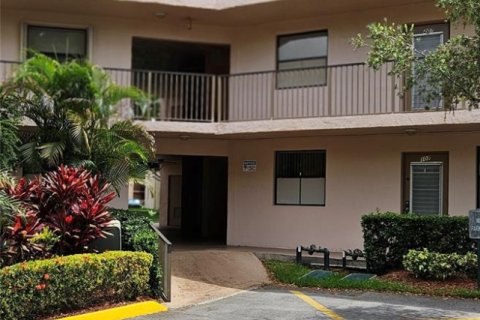 Condo in Sunrise, Florida, 2 bedrooms  № 1228838 - photo 1