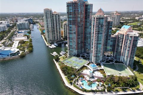 Condominio en venta en Aventura, Florida, 3 dormitorios, 173.36 m2 № 1345004 - foto 2