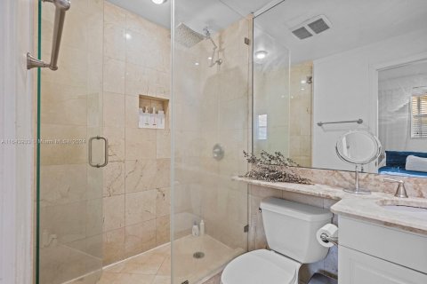 Condo in Miami Beach, Florida, 1 bedroom  № 1345002 - photo 11