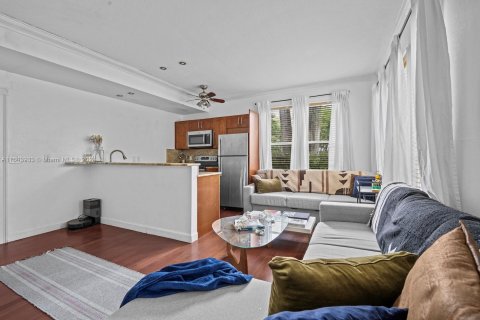 Condo in Miami Beach, Florida, 1 bedroom  № 1345002 - photo 2