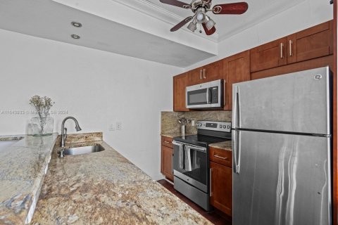 Condo in Miami Beach, Florida, 1 bedroom  № 1345002 - photo 7