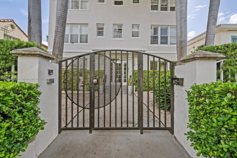 Condo in Miami Beach, Florida, 1 bedroom  № 1345002 - photo 16