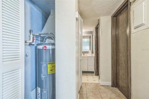 Condo in Gainesville, Florida, 1 bedroom  № 1411603 - photo 11